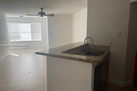 Copropriété à vendre à Sunrise, Floride: 2 chambres, 102.66 m2 № 1980663 - photo 4