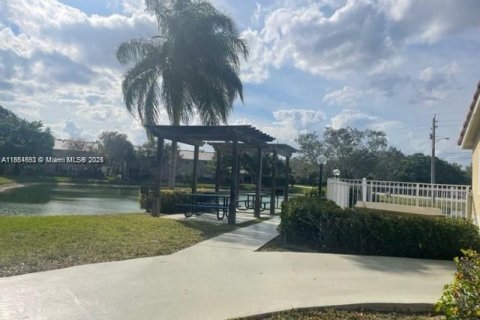 Copropriété à vendre à Sunrise, Floride: 2 chambres, 102.66 m2 № 1980663 - photo 2