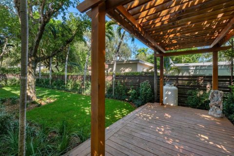 Casa en venta en Miami, Florida, 4 dormitorios, 242.94 m2 № 1970911 - foto 20