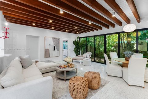 Casa en venta en Miami, Florida, 4 dormitorios, 242.94 m2 № 1970911 - foto 2