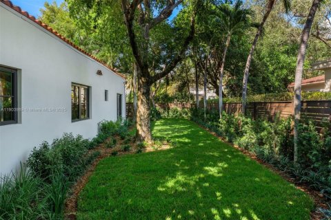 Casa en venta en Miami, Florida, 4 dormitorios, 242.94 m2 № 1970911 - foto 4