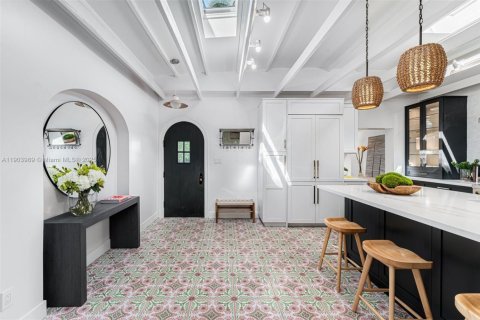 Casa en venta en Miami, Florida, 4 dormitorios, 242.94 m2 № 1970911 - foto 11