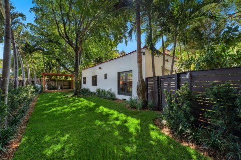 Casa en venta en Miami, Florida, 4 dormitorios, 242.94 m2 № 1970911 - foto 22