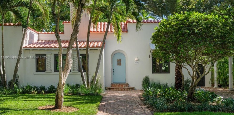 Casa en Miami, Florida 4 dormitorios, 242.94 m2 № 1970911