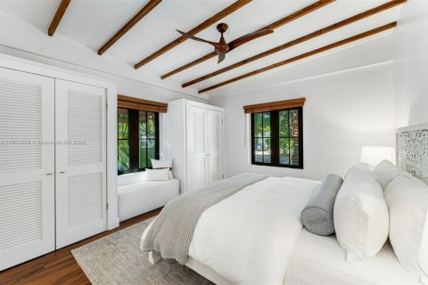 Casa en venta en Miami, Florida, 4 dormitorios, 242.94 m2 № 1970911 - foto 8