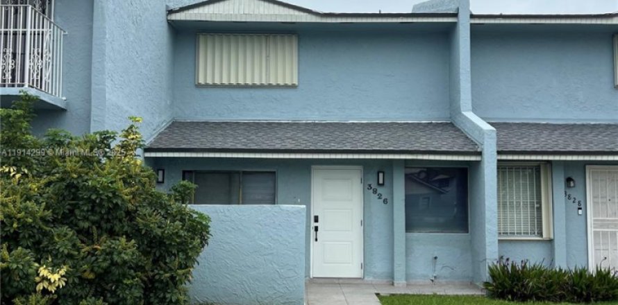 Casa en Miami, Florida 2 dormitorios, 117.06 m2 № 1969932