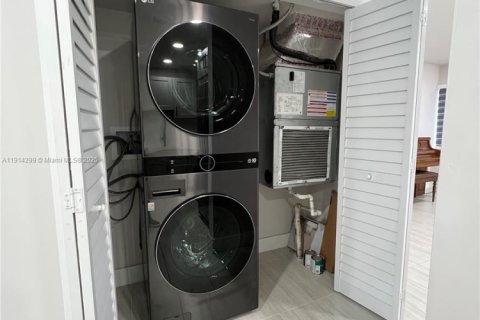 Casa en venta en Miami, Florida, 2 dormitorios, 117.06 m2 № 1969932 - foto 5