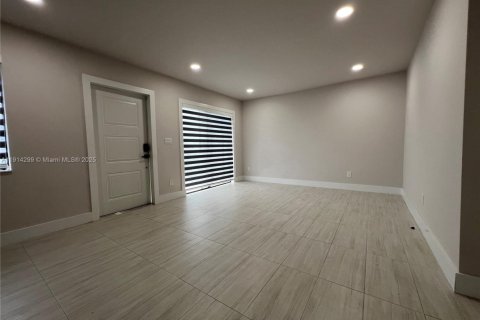 Casa en venta en Miami, Florida, 2 dormitorios, 117.06 m2 № 1969932 - foto 7