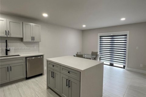 Casa en venta en Miami, Florida, 2 dormitorios, 117.06 m2 № 1969932 - foto 6