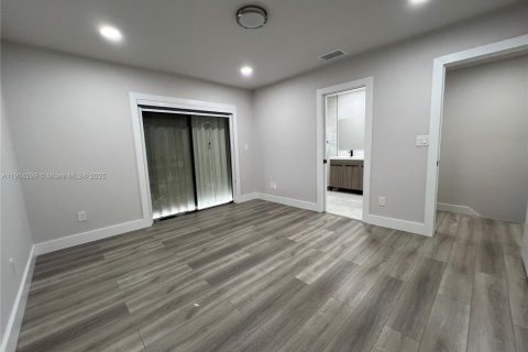 Casa en venta en Miami, Florida, 2 dormitorios, 117.06 m2 № 1969932 - foto 12