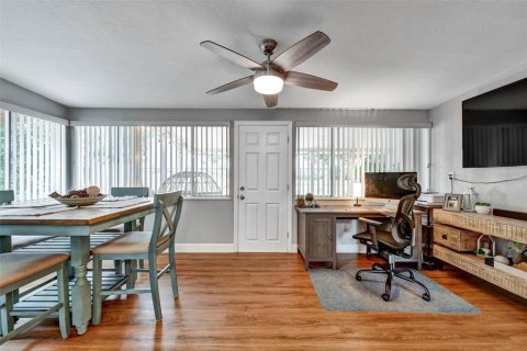 House in Clearwater, Florida 3 bedrooms, 126.53 sq.m. № 2202507 - photo 12