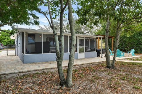 House in Clearwater, Florida 3 bedrooms, 126.53 sq.m. № 2202507 - photo 27