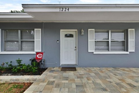 House in Clearwater, Florida 3 bedrooms, 126.53 sq.m. № 2202507 - photo 3