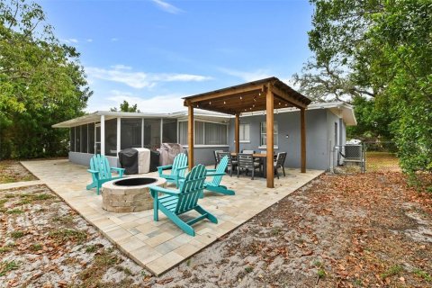 House in Clearwater, Florida 3 bedrooms, 126.53 sq.m. № 2202507 - photo 28