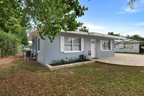 House in Clearwater, Florida 3 bedrooms, 126.53 sq.m. № 2202507 - photo 2