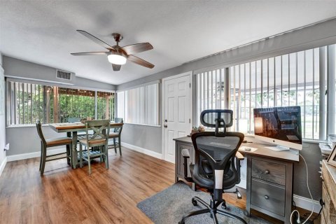 House in Clearwater, Florida 3 bedrooms, 126.53 sq.m. № 2202507 - photo 13