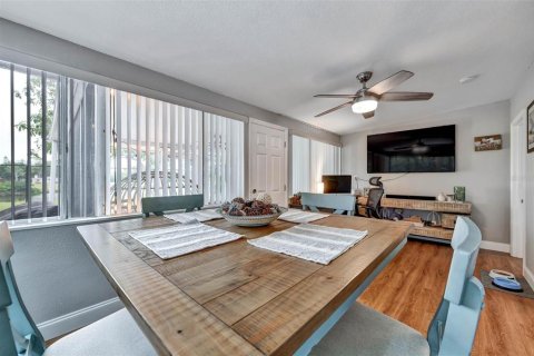 House in Clearwater, Florida 3 bedrooms, 126.53 sq.m. № 2202507 - photo 14
