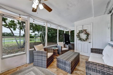 House in Clearwater, Florida 3 bedrooms, 126.53 sq.m. № 2202507 - photo 15