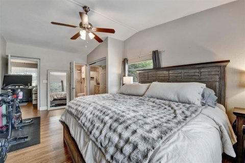House in Clearwater, Florida 3 bedrooms, 126.53 sq.m. № 2202507 - photo 19