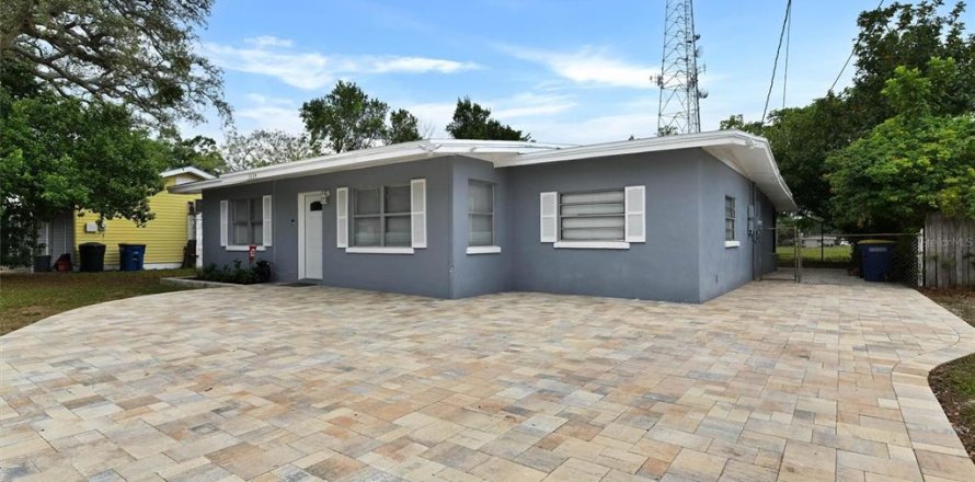 House in Clearwater, Florida 3 bedrooms, 126.53 sq.m. № 2202507