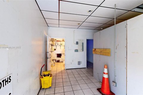 Commercial property in Homestead, Florida № 1846137 - photo 21