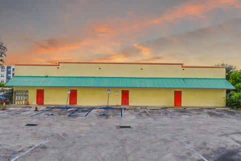 Commercial property in Homestead, Florida № 1846137 - photo 1