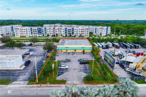Commercial property in Homestead, Florida № 1846137 - photo 4