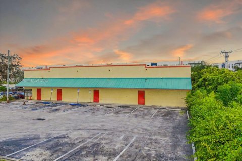 Commercial property in Homestead, Florida № 1846137 - photo 2
