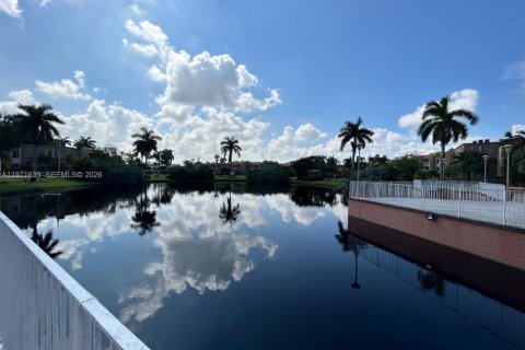 Снять в аренду кондоминиум в Дорал, Флорида 1 спальня, 75.25м2, № 2032374 - фото 16