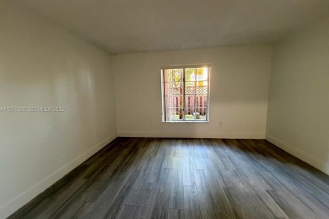 Снять в аренду кондоминиум в Дорал, Флорида 1 спальня, 75.25м2, № 2032374 - фото 4