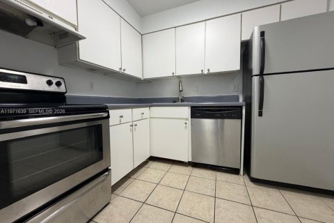 Снять в аренду кондоминиум в Дорал, Флорида 1 спальня, 75.25м2, № 2032374 - фото 3