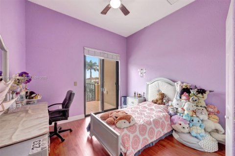 House in Miami, Florida 4 bedrooms, 257.99 sq.m. № 2012871 - photo 30
