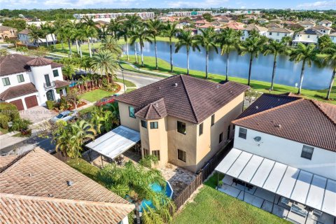 House in Miami, Florida 4 bedrooms, 257.99 sq.m. № 2012871 - photo 4