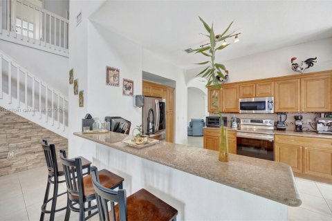 House in Miami, Florida 4 bedrooms, 257.99 sq.m. № 2012871 - photo 17