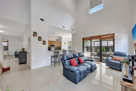 House in Miami, Florida 4 bedrooms, 257.99 sq.m. № 2012871 - photo 14