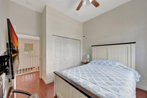 House in Miami, Florida 4 bedrooms, 257.99 sq.m. № 2012871 - photo 26