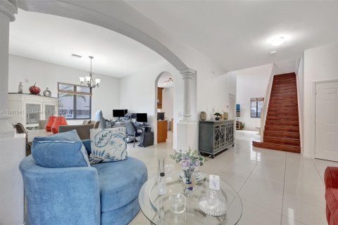 House in Miami, Florida 4 bedrooms, 257.99 sq.m. № 2012871 - photo 8