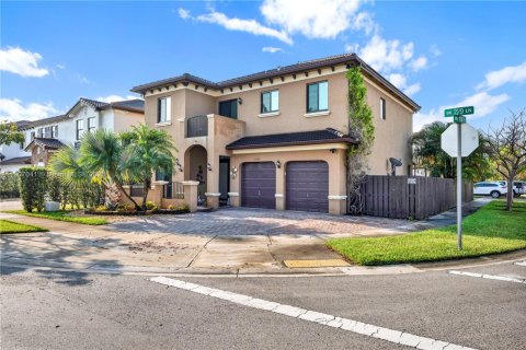 House in Miami, Florida 4 bedrooms, 257.99 sq.m. № 2012871 - photo 7