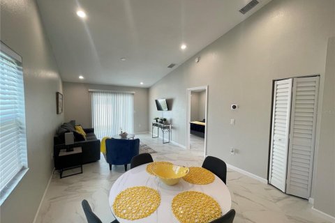 Villa ou maison à louer à Palm Harbor, Floride: 2 chambres, 92.9 m2 № 1301016 - photo 8