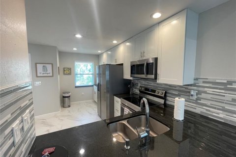 Villa ou maison à louer à Palm Harbor, Floride: 2 chambres, 92.9 m2 № 1301016 - photo 7