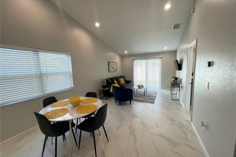 Villa ou maison à louer à Palm Harbor, Floride: 2 chambres, 92.9 m2 № 1301016 - photo 9