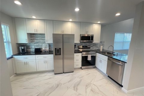 Villa ou maison à louer à Palm Harbor, Floride: 2 chambres, 92.9 m2 № 1301016 - photo 6