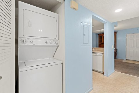 Condo in Palm Bay, Florida, 2 bedrooms  № 1734202 - photo 10