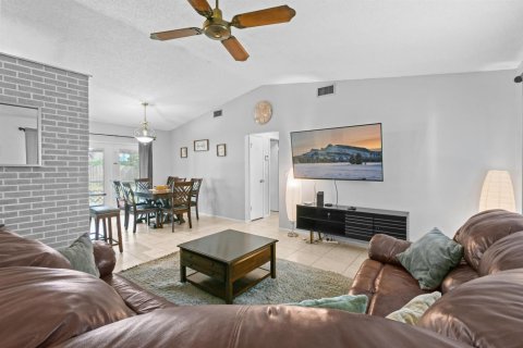 Casa en venta en Port St. Lucie, Florida, 3 dormitorios, 117.43 m2 № 2077859 - foto 3