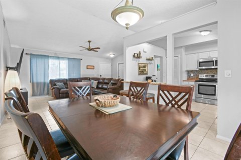 Casa en venta en Port St. Lucie, Florida, 3 dormitorios, 117.43 m2 № 2077859 - foto 11