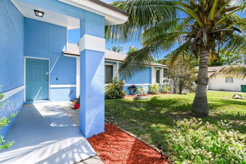 Casa en Port St. Lucie, Florida 3 dormitorios, 117.43 m2 № 2077859
