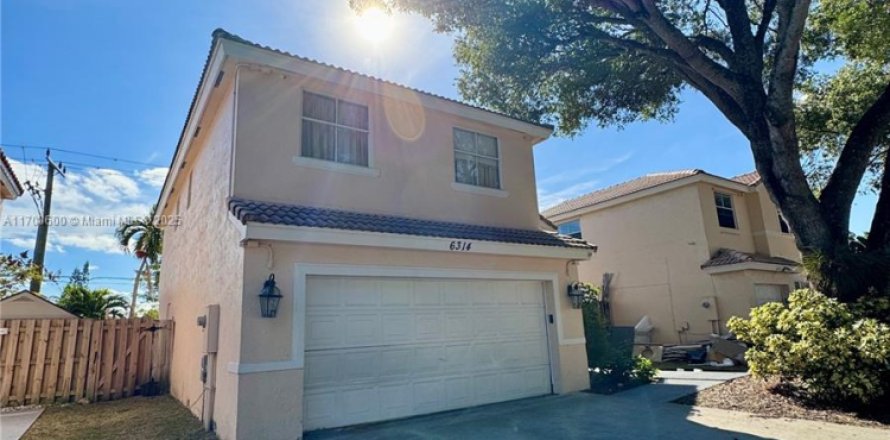 House in Margate, Florida 3 bedrooms, 157.56 sq.m. № 1763423
