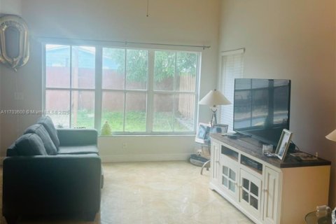 House in Margate, Florida 3 bedrooms, 157.56 sq.m. № 1763423 - photo 6