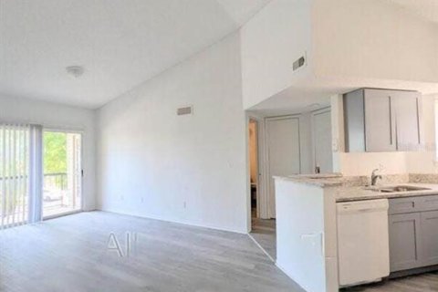 Condo in Orlando, Florida, 2 bedrooms  № 2211762 - photo 2