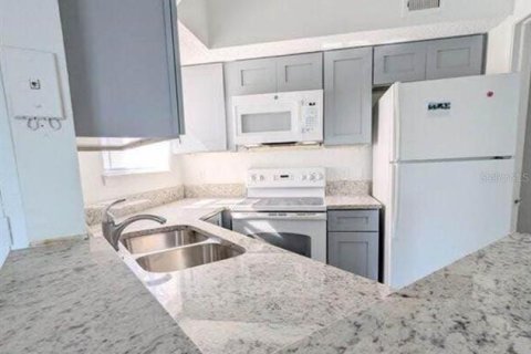 Condo in Orlando, Florida, 2 bedrooms  № 2211762 - photo 3
